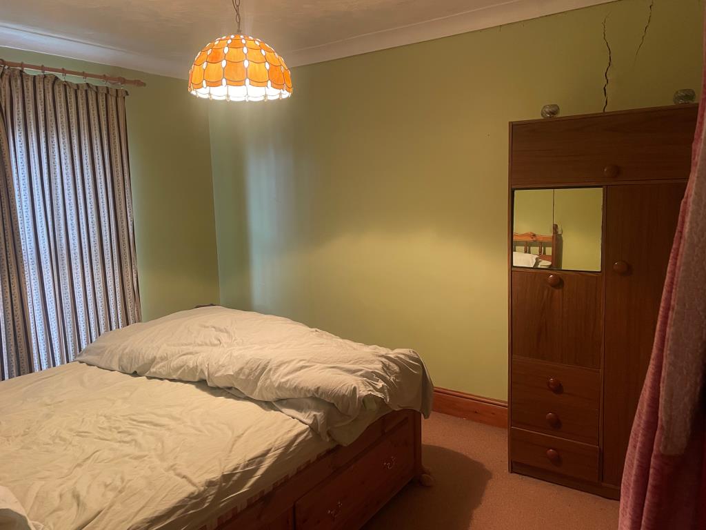 Lot: 146 - FREEHOLD PROPERTY WITH ADDITIONAL LAND - First floor bedroom with double bed and wardrobe